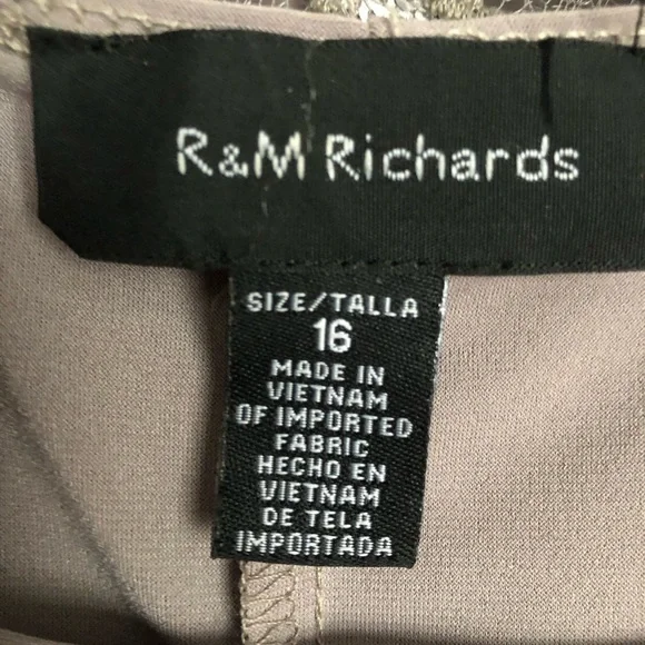 Dress with elegance with this women's three-piece set from R&M Richards. - Picture 6 of 10